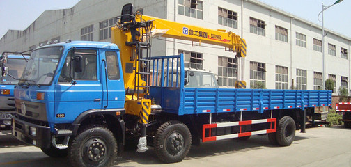 東風吊車制造廠家_隨車吊價格