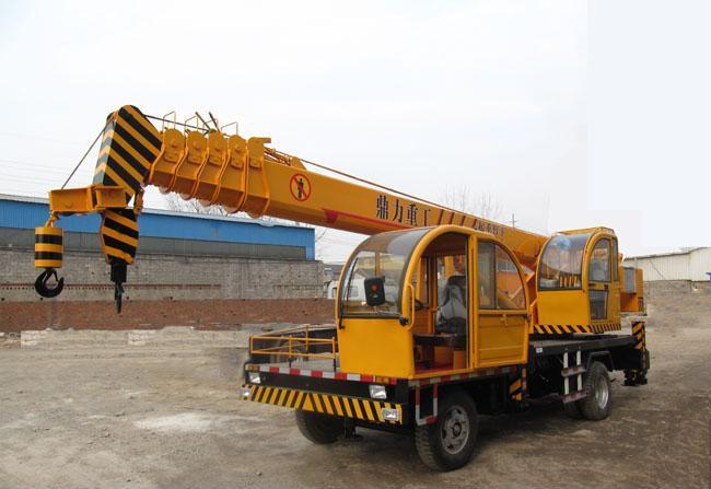 選擇小型起重機優選山東鼎力-石油裝備制造產業網