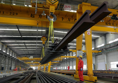 河北山海關(guān):“百年山橋”道岔生產(chǎn)忙